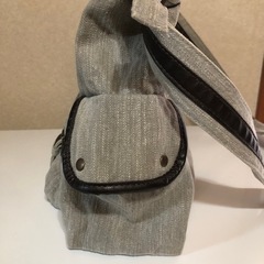 ショルダーバッグ   グレーの画像