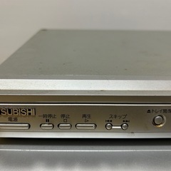 VHSデッキとCD/DVDプレーヤー　セット
の画像