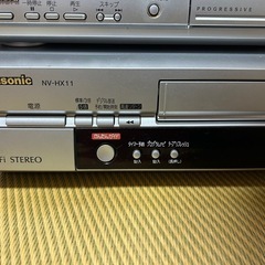 VHSデッキとCD/DVDプレーヤー　セット
の画像