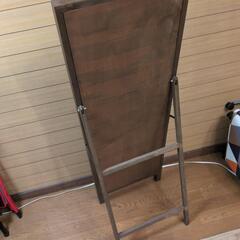木製ドア型ミラーの画像