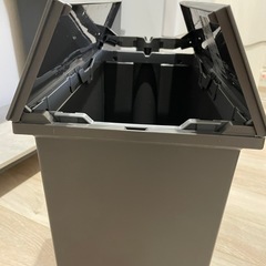 ゴミ箱の画像