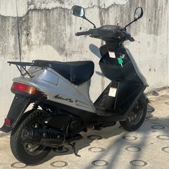 大人気セール‼️ピンクナンバー車両🩷安心のバッテリー新品✨️前後タイヤまだまだ山あり🗻嬉しいオイル満タン補充済み🈵オイル交換不要⭕️継ぎ足しだけで🆗2サイクルでパワフルな走り💨CE13A アドレスV100の画像