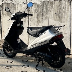 大人気セール‼️ピンクナンバー車両🩷安心のバッテリー新品✨️前後タイヤまだまだ山あり🗻嬉しいオイル満タン補充済み🈵オイル交換不要⭕️継ぎ足しだけで🆗2サイクルでパワフルな走り💨CE13A アドレスV100の画像