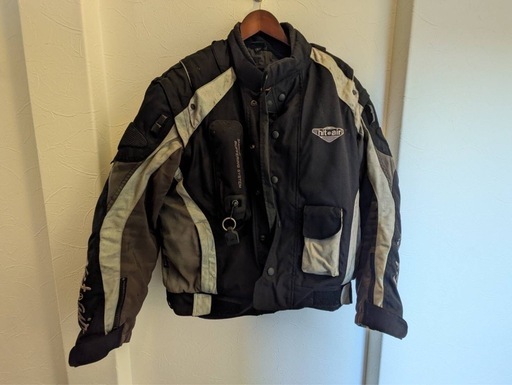 バイクスーツ