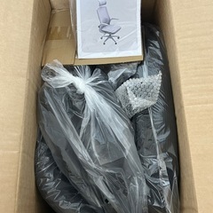 新品未使用　オフィスチェア 椅子 デスクチェア 疲れない人間工学 跳ね上げ式アームレスト 2Dヘッドレスト 腰サポート 通気性メッシュ デスクチェア 長時間 座れる お宅 在宅ワーク pcチェア メッシュ パソコン ワーク 事務椅子 (ブラック)の画像