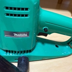 美品 マキタ 生垣バリカン 電源コード式の画像
