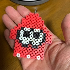 イカちゃん　アイロンビーズ　キーホルダー　ハンドメイドの画像