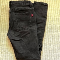 ブラックスキニー　ダメージデニムの画像