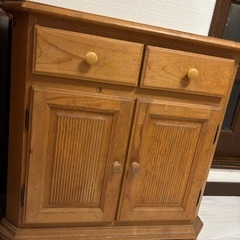カントリー家具　キャビネットの画像