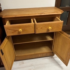 カントリー家具　キャビネットの画像