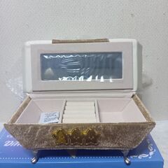 ちいかわ　ソファー型ジュエリーBOXの画像