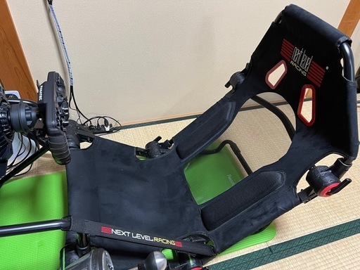 Next Level Racing F-GT Lite レーシングコックピット