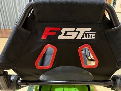 Next Level Racing F-GT Lite レーシングコックピット