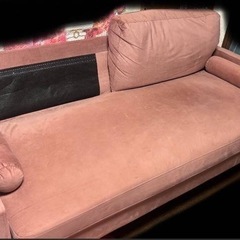 ピンク×脚ゴールドソファーの画像