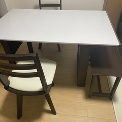 ニトリダイニング4点セットの画像