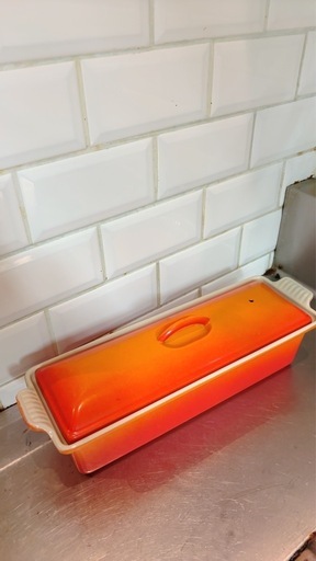 ル・クルーゼ　LE CREUSET　 テリーヌ型３２cm　オレンジ