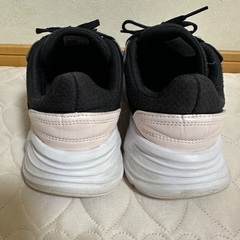 adidasスニーカー　23.5の画像