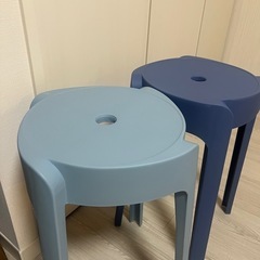 スタッキングチェア、椅子、スツール×2の画像