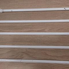 【無料】突っ張り棚・白(幅：約61-93cm)の画像