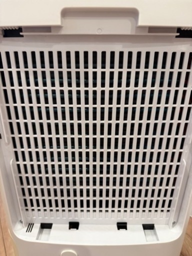 1ヶ月ぐらい使用した　SHARP 除湿機 CV-H120-W 2018年製