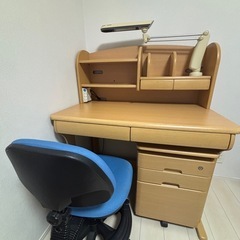 【美品】学習机セット（椅子・収納棚・ライト付き）の画像