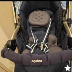 アップリカのベビーカーと新品未開封オムツ✨の画像