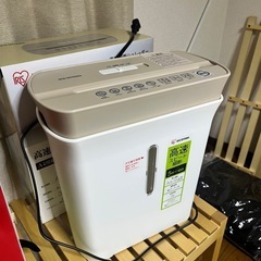 【¥4580→1000】シュレッダー アイリスオーヤマの画像