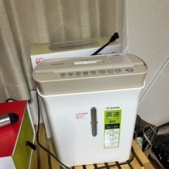 【¥4580→1000】シュレッダー アイリスオーヤマの画像