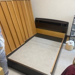 ダブルベッド　ブラウンの画像