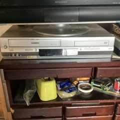 テレビとビデオデッキの画像