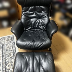 ニトリ パーソナルチェア ブラック オットマン付き 1人掛け マーシャルの画像