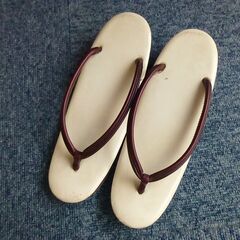 湊屋　草履　白×ワインレッド　Sの画像