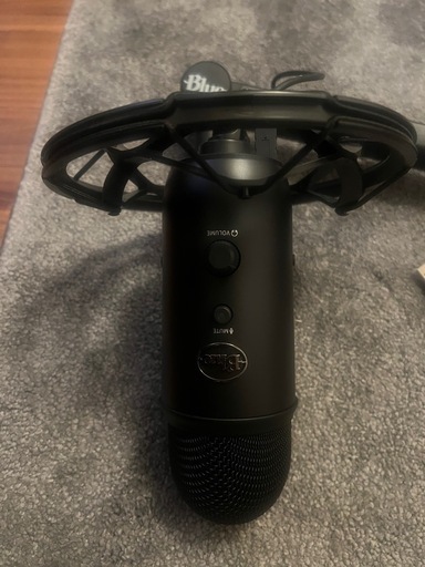 Blue Yeti USBコンデンサーマイク + 専用アーム付き
