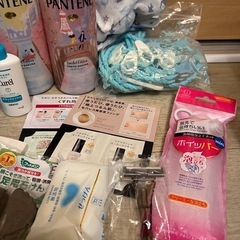 ヘアケア、ライト付きミラー、あぶらとり紙、泡立てネットなどの画像