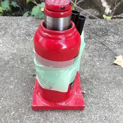 BIG RED ダルマジャッキ ボトルジャッキ 12t 油圧ジャッキ 最低位200mm/最高位370mm ジャッキアップ 車用 ボトルジャッキ スチール製 荷重12トン 車用 車整備 タイヤ交換 レッド TJ91204D
の画像