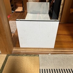 強化ガラス天板
リビングテーブルの画像