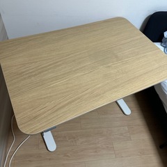  昇降式 BEKANT テーブル　120x80cmの画像