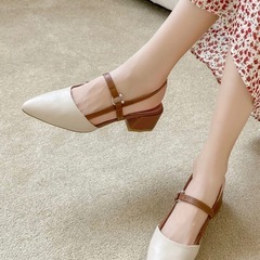 新品❤️アイボリー ポインテッドトゥ 中ヒール パンプスの画像