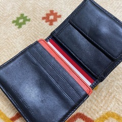 TOMMY HILFIGER折りたたみ財布の画像