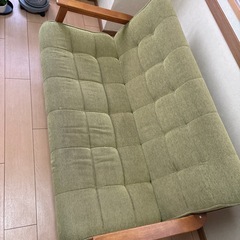 グリーンソファの画像
