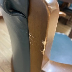 無料食卓と椅子4つの画像