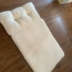 ベージュ１〜２人掛けソファの画像