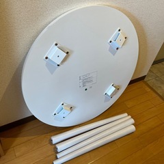 白木目テーブルの画像