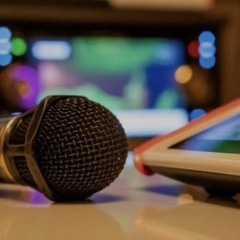 空を舞うシャトルを追いかける会