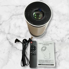 新品　プロジェクター 小型 家庭用 270°回転 18000LM 4K対応 ホワイトの画像