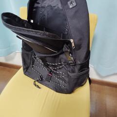 黒いメッシュリュック.バックパック　☆メッシュ素材の黒いリュック、ストレッチコード付きで収納力抜群。の画像