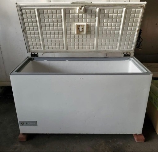 SANYO製のSCR-R551N冷凍庫、温度調整可能で金属製ハンドル付き 温度