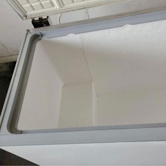 SANYO製のSCR-R551N冷凍庫、温度調整可能で金属製ハンドル付き  温度測定器付きの画像