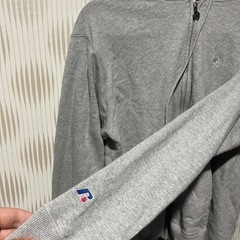 ジップアップパーカーの画像