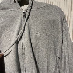 ジップアップパーカーの画像